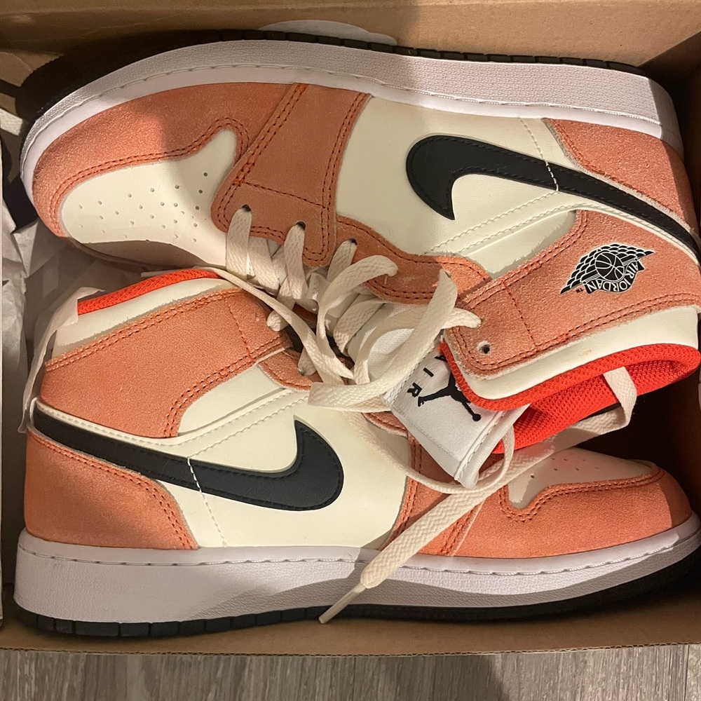Air Jordan 1 Mid SE - Youth 6
